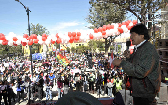 PRESENCIA. El presidente Evo Morales en uno de los actos conmemorativos en Potos.