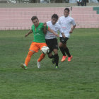 Un pasaje del partido jugado ayer, entre Guaran y Atltico Sucre, en El Bosquecillo de Fancesa.