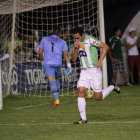 La celebracin de los albiverdes tras anotar el penal del triunfo.