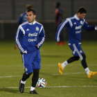 El delantero Carlos Tevez durante la prctica de la seleccin argentina, ayer, en Londres.