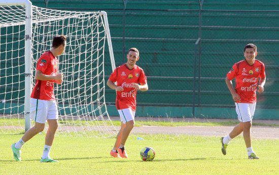 Tres jugadores ya comenzaron a trabajar en Santa Cruz.