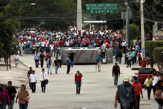 VIOLENCIA. Vista de los disturbios protagonizados por maestros en la ciudad de Chilpancingo, en el Estado de Guerrero.