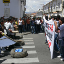 MANIFESTACIONES. Estudiantes marcharon y se enfrentaron con otros en huelga.