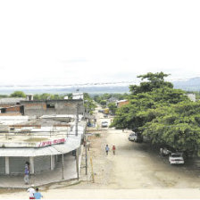 FURIA. Vecinos de Puerto Quijarro tomaron el puesto policial demandando justicia.