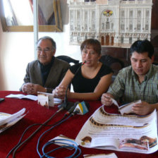 PRESENTACIN. La representante del Ministerio de Culturas explica las convocatorias.