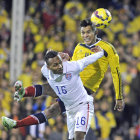 Tefilo Gutirrez (d) anot de cabeza el segundo gol de Colombia.