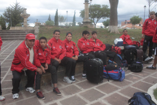 El equipo cementero parti a Villamontes el viernes por la tarde.