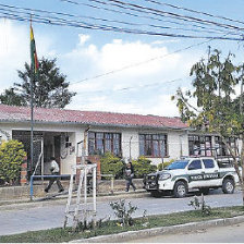 POLICA. Investiga a colegiales por insultos.