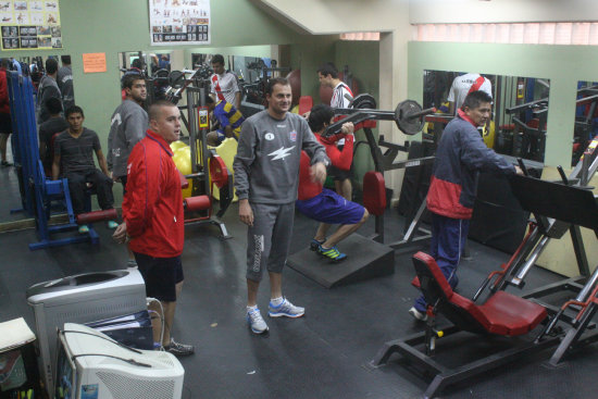 El cuadro estudiantil volvi a los entrenamientos ayer, en el gimnasio, y lo har en doble turno.