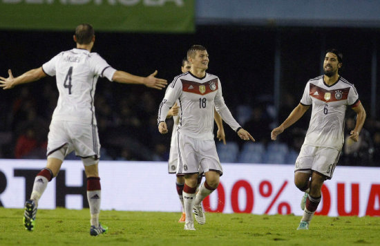 Alemania derrot a Espaa con un gol de Toni Kroos (c).