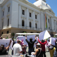 MARCHA. Los familiares de la vctima de asesinato protestaron y solicitaron justicia.