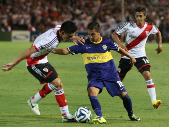 Esta noche se jugar el superclsico del ftbol argentino.