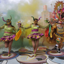 FOLCLORE. Representacin de la Diablada boliviana en el fastuoso Carnaval de Oruro, una de las danzas que se replican en la fiesta de Puno.