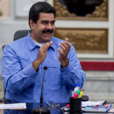 APROBACIN. Nicols Maduro aplaude durante la presentacin de sus leyes.