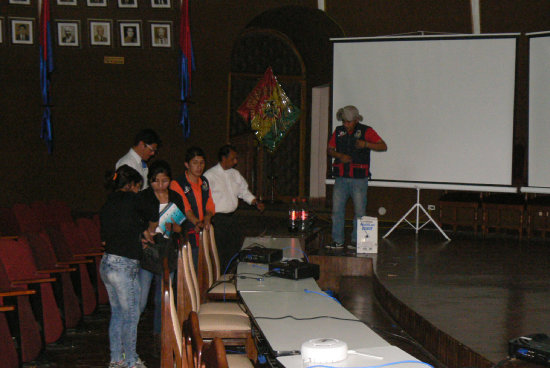 PREPARATIVOS. El centro de cmputo se instal en el Domo de la Facultad de Medicina.