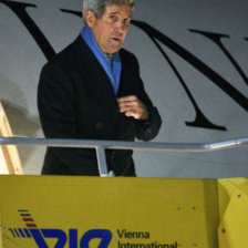 CONDICIN. John Kerry en Pars.