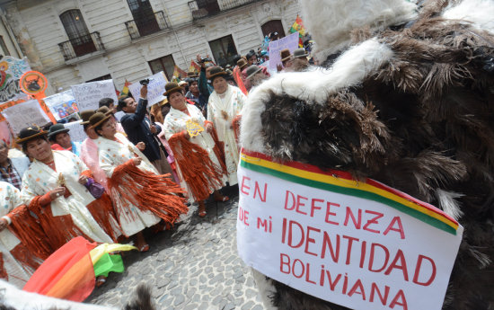 RECLAMO. Las organizaciones salieron ayer a las calles de La Paz.