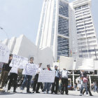 PROTESTA. Los trabajadores de contrato se movilizaron ayer en la Sede de Gobierno.