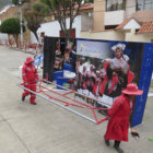 PREPARATIVOS. Los organizadores montan los stands para la feria que recibir pblico desde hoy.