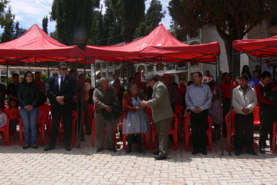 HOMENAJE. Los familiares de Gonzalo Durn y Jos Luis Cardozo en la misa del Cementerio.