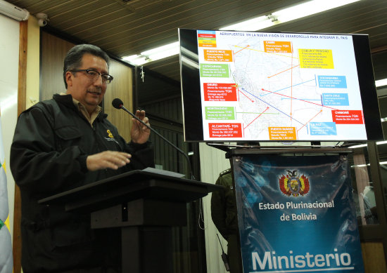 INFORME. El ministro de Obras Pblicas, Vladimir Snchez, en conferencia de prensa.