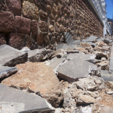 OBRAS. Restauran aceras en San Lzaro.