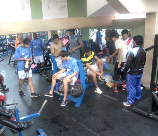 El equipo estudiantil cumpli ayer una sesin de gimnasio.