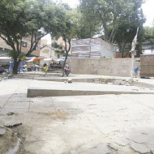 POLMICA. Los vecinos exigen que se construya un edificio de tres plantas y no puestos.