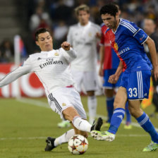 Cristiano Ronaldo (i) anot el gol del triunfo para el Real Madrid.