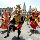 FIESTA. Se realiza en Puno. Incluye procesiones, concursos de danza, misas y festejos.