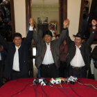 PROCLAMADOS. El presidente Evo Morales proclama a Ivn Arcinega y a Esteban Urquizu como candidatos del MAS a la Alcalda de Sucre y a la Gobernacin de Chuquisaca, respectivamente.