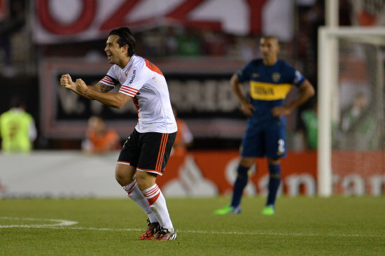 La celecebracin de Leonardo Pisculichi, autor del nico gol del partido, que dio la clasificacin a River Plate.