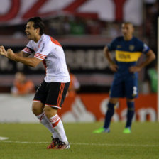 La celecebracin de Leonardo Pisculichi, autor del nico gol del partido, que dio la clasificacin a River Plate.