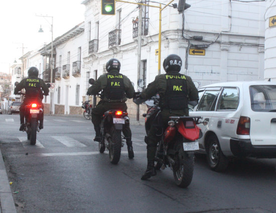 PATRULLAJE. Todo el personal policial realizar control en las calles de Sucre.