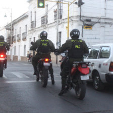 PATRULLAJE. Todo el personal policial realizar control en las calles de Sucre.