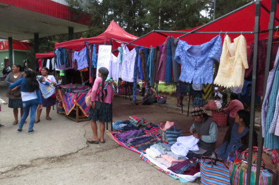 FERIA. Productores muestran su trabajo