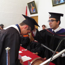 ACTO. Los nuevos profesionales obtuvieron los dos diplomas en su acto de graduacin, ayer.