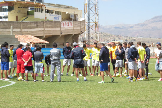 Los integrantes de Universitario cerraron sus prcticas en la cancha auxiliar del estadio Patria.