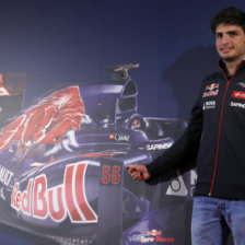 Carlos Sainz, nuevo piloto de Frmula Uno, durante la rueda de prensa ofrecida ayer, en Madrid.