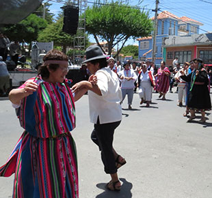 Adultos mayores abren poca navidea