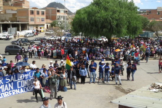 CABILDO. Representantes de campesinos y otros sectores afines al MAS se reunieron en la plazuela Toms Katari.