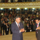 POSESIN. El rector Eduardo Rivero y el vicerrector Wlter Arzaga en el Teatro Gran Mariscal.