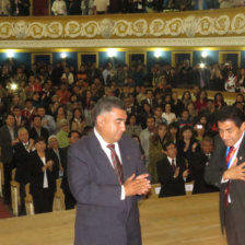 POSESIN. El rector Eduardo Rivero y el vicerrector Wlter Arzaga en el Teatro Gran Mariscal.