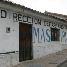 CERRADAS. Las principales puertas de acceso al inmueble de la Direccin Departamental lucan ayer cerradas, smbolo de la crisis por la que atraviesa el MAS.