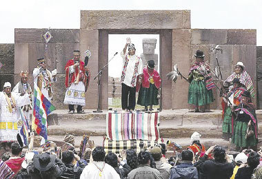 ACTO. Posesin en Tiwanaku, en 2006.