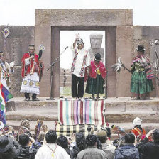 ACTO. Posesin en Tiwanaku, en 2006.