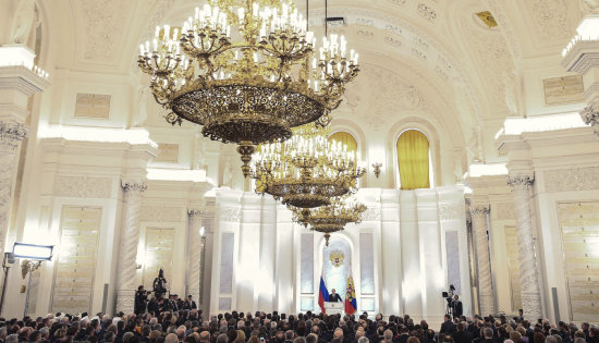 INFORME. El presidente ruso, Vladmir Putin (c), pronuncia el discurso anual sobre el estado de la nacin ante el Parlamento, en Mosc.