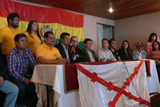 ALIADOS. Los lderes opositores de PDC-UD muestran msculo en una conferencia de prensa.