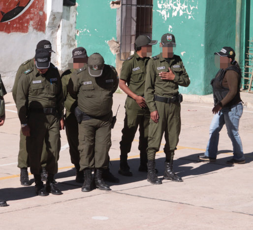 INSTRUCTIVO. Debe ser acatado por policas.