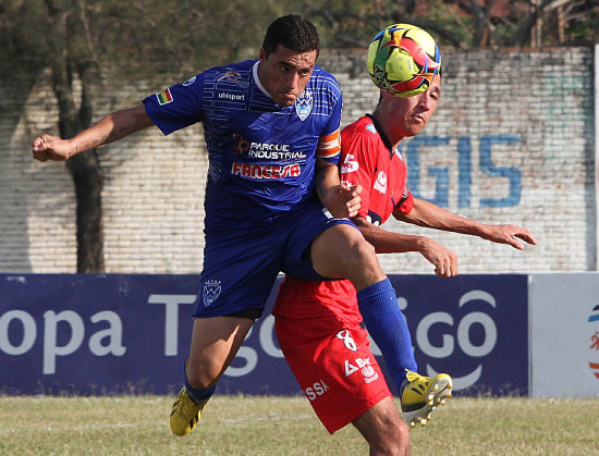 Una escena del partido jugado ayer, sbado, en el estadio Samuel Vaca Jimnez.